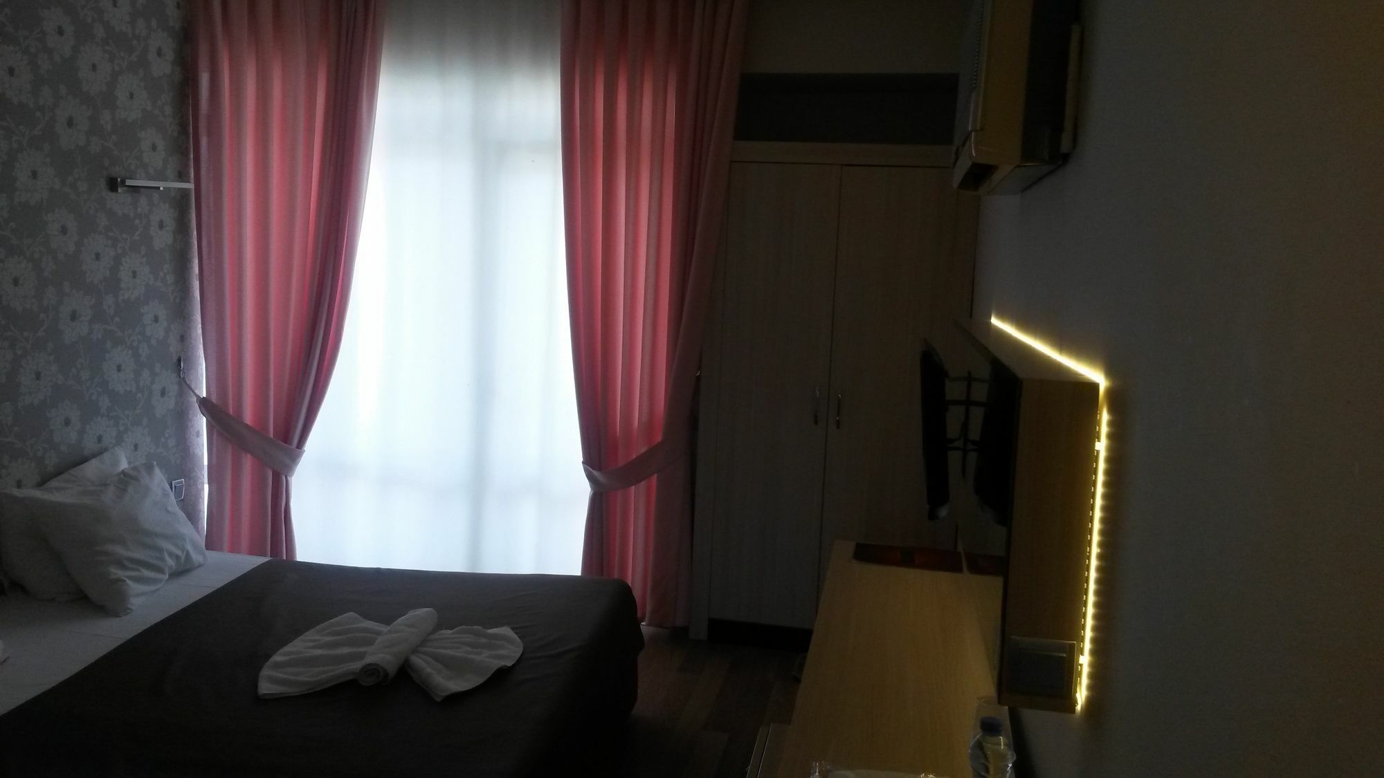 Winecity Hotel 代姆雷 外观 照片